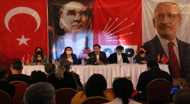 CHP’li Gülizar Biçer Karaca ile Yüksel Taşkın, KHK ile ihraç edilenlerle bir araya geldi