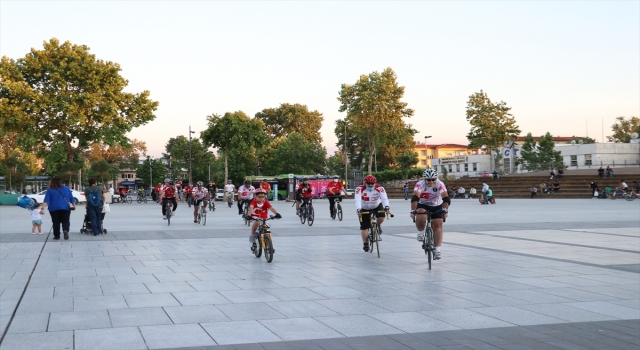 Kıbrıs Gazisi merhum Şükrü Tandoğan’ın anısına düzenlenen bisiklet turu ekibi Sakarya’ya ulaştı
