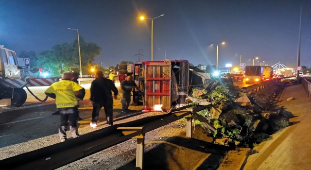 Kocaeli’de sebze yüklü kamyon kamyonete çarptı: 5 yaralı
