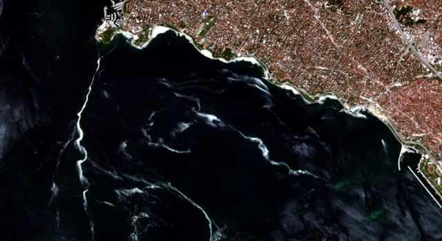 Marmara Denizi’ndeki müsilaj uzaydan görüntülendi