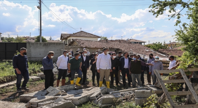 Milli Eğitim Bakanı Selçuk, yağıştan etkilenen memleketi Gölbaşı’nda incelemelerde bulundu: