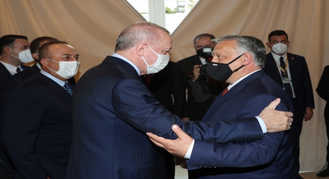 Cumhurbaşkanı Erdoğan, NATO Zirvesi’ne katılmak üzere geldiği Brüksel’deki temasları kapsamında Macaristan Başbakanı Victor Orban ile bir araya geldi.