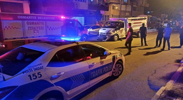 Osmaniye’de silahlı yaralama şüphelisi gasbettiği kamyonetle 1 polis otosu ve 3 araca çarptı : 2’si polis 5 yaralı