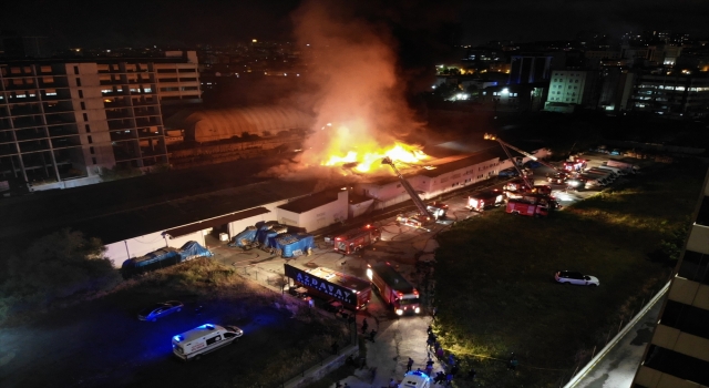 Küçükçekmece’de kağıt ambalaj fabrikasında yangın çıktı 