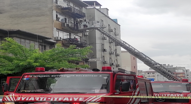 Fatih’te yangın nedeniyle dairede mahsur kalan 3 kişi kurtarıldı 