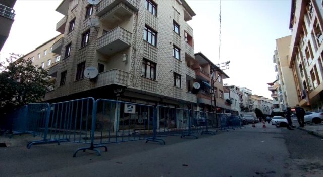 Pendik’te depremin ardından hasar oluşan 4 katlı bina tahliye edildi