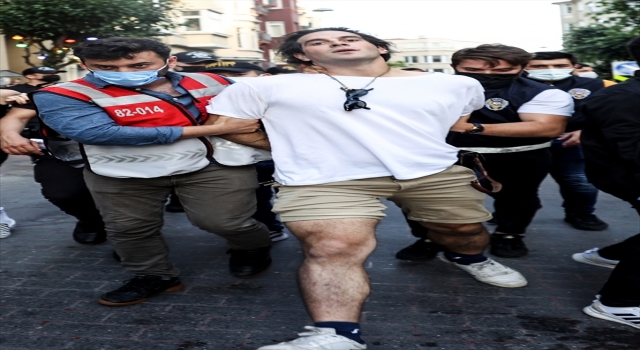 Taksim’de izinsiz yürüyüş yapmak isteyen gruba müdahale edildi