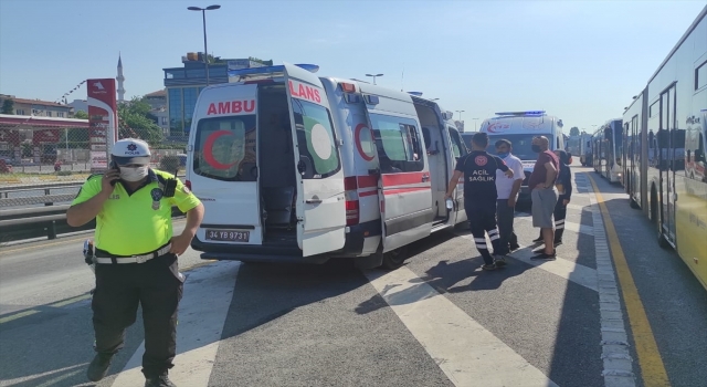 İstanbul’da iki metrobüs çarpıştı 24 kişi yaralandı
