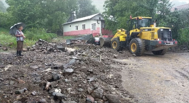 Düzce’de şiddetli sağanak su baskınlarına yol açtı