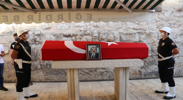 Eski Sakarya Valisi Hüseyin Avni Coş, memleketi Isparta’da son yolculuğuna uğurlandı