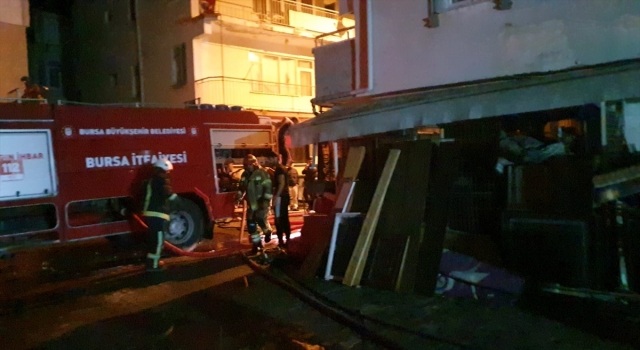 Gemlik bir apartmanın birinci katında çıkan yangın söndürüldü