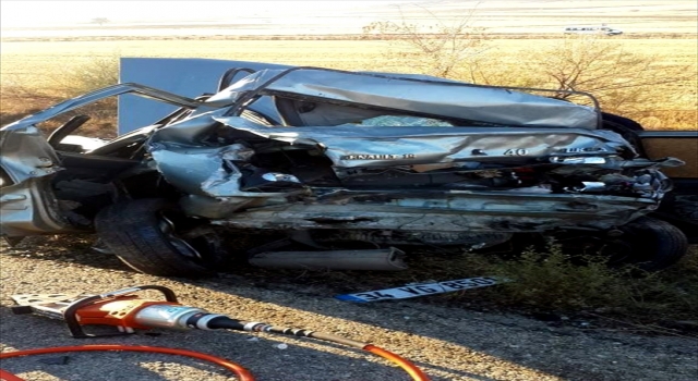 Kırşehir’de kamyonla çarpışan otomobilin sürücüsü ile eşi öldü
