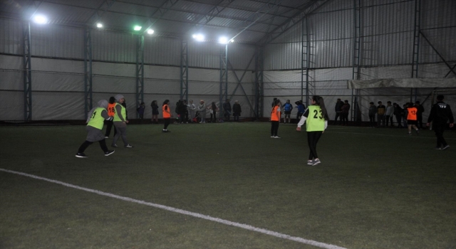 Yüksekova’da kadına yönelik şiddete dikkat çekmek için futbol turnuvası yapıldı