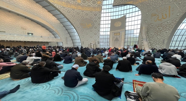 Almanya’da ramazanın ilk cuma namazı kılındı