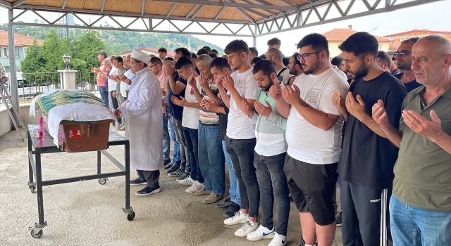 Zonguldak’taki silahlı ve bıçaklı kavgada ölen kadının cenazesi defnedildi