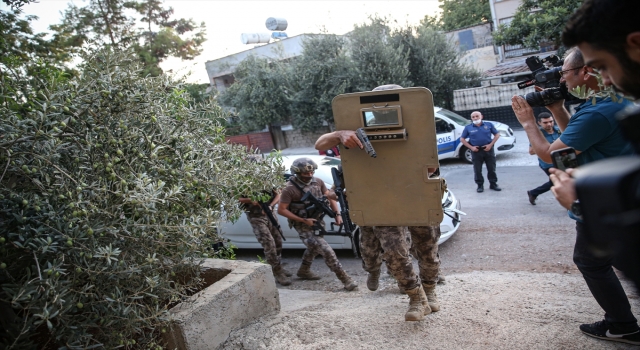 GÜNCELLEME Mersin’de tefecilik operasyonunda 13 zanlı yakalandı