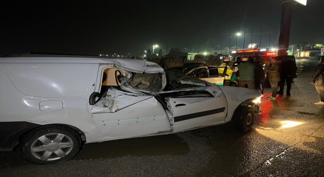 İzmir’de zincirleme trafik kazasında 3 kişi yaralandı
