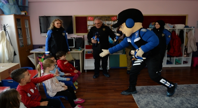 Sinop’ta, polislik mesleği köy çocuklarına ”kanka” maskotu ile tanıtılıyor
