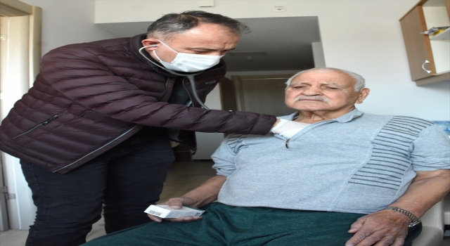 Malatya’da öğrenci yurdunda kalan depremzedelere yerinde sağlık hizmeti veriliyor