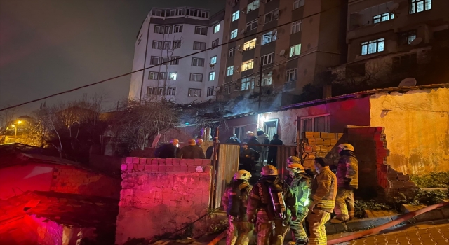 Kağıthane’de gecekonduda çıkan yangın söndürüldü 