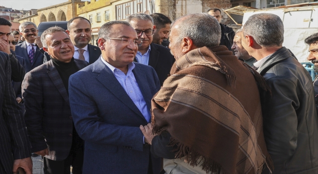 Adalet Bakanı Bozdağ, Diyarbakır’da depremzedeleri ziyaret etti: