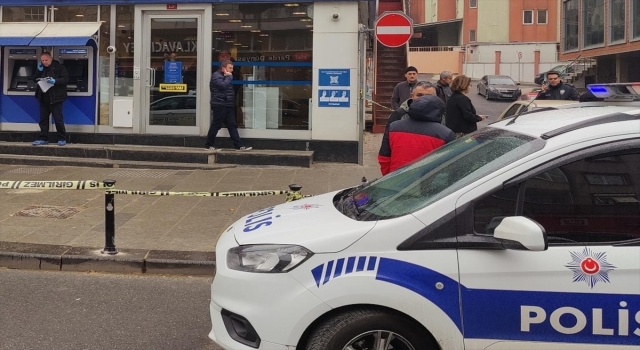 İstanbul’da oyuncak silahla banka soyan şüpheliyi müşteri olan sivil polis yakaladı