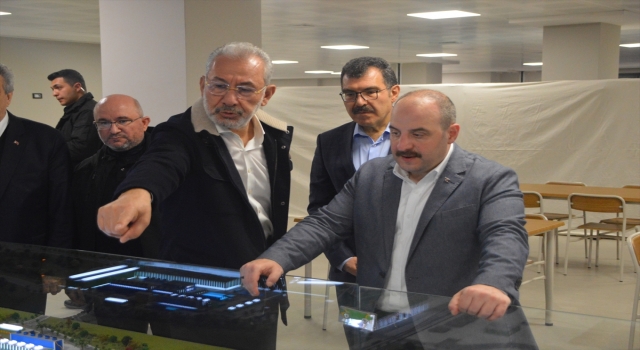 Sanayi ve Teknoloji Bakanı Varank, İskenderun’da demir çelik işçileriyle sahur yaptı