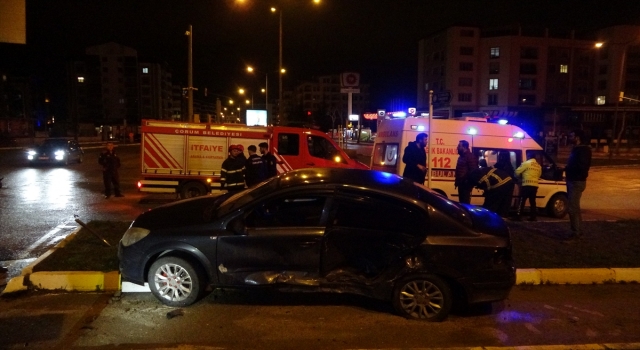 Çorum’da iki otomobilin çarpıştığı kazada 3 kişi yaralandı