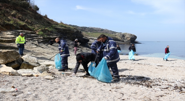Kocaeli’deki Sardala Koyu’nda deniz çöpleri ayrıştırılıp kayıt altına alındı