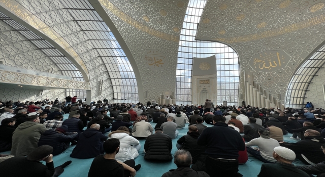 Almanya’da ramazan ayının ilk cuma namazı kılındı