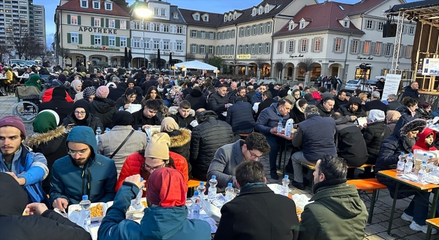 Almanya’nın Ludwigsburg kentinde Müslümanlar ve Almanlar iftarda buluştu