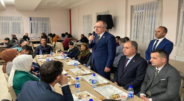 MHP Konya İl Teşkilatı üyeleri depremzedelerle iftarda buluştu