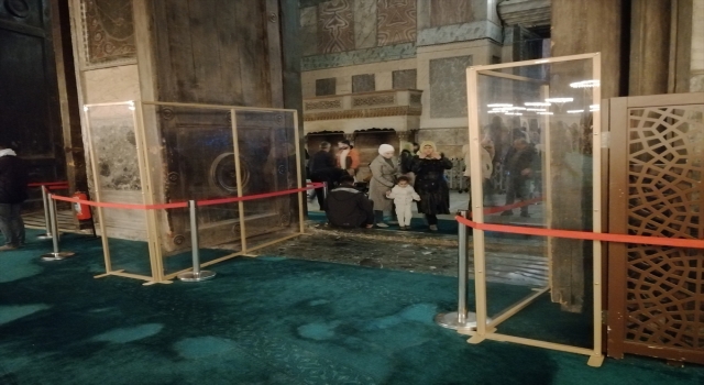 Ayasofyai Kebir Camii’ndeki imparatorluk kapısına cam bölmeli koruma
