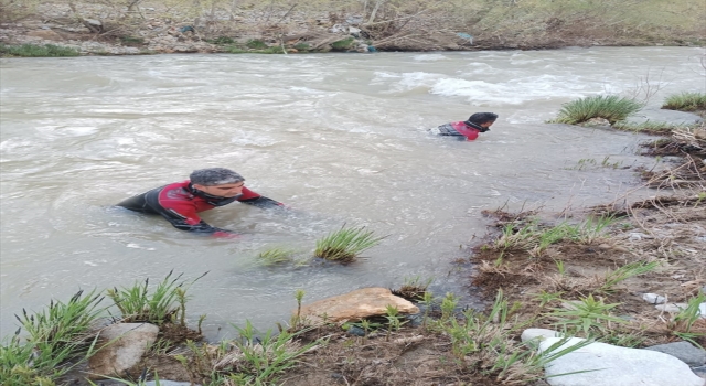 Malatya’da takılan oltasını kurtarmak için çaya giren çocuk boğuldu