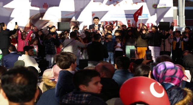 Bakan Kurum, İstanbul’da çocuk ve gençlerle bir araya geldi: