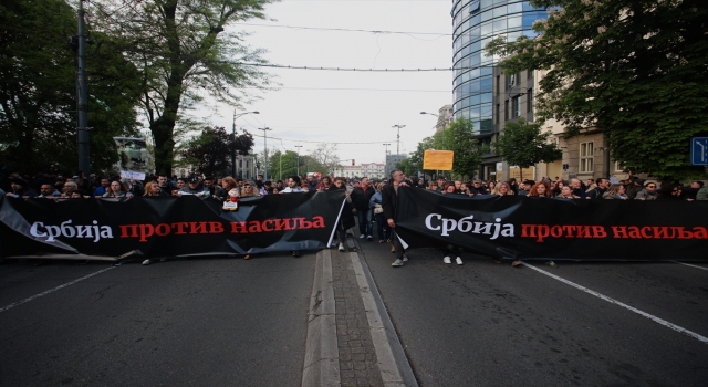 Sırbistan’ın başkenti Belgrad’da silahlı saldırılar protesto edildi