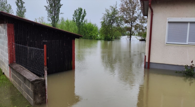 Bosna Hersek’te meydana gelen selde yüzlerce ev ve iş yerini su bastı