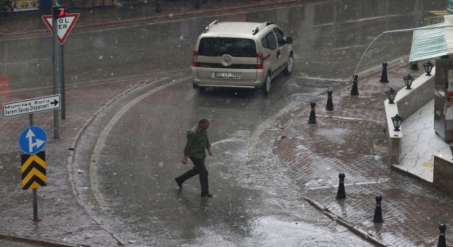 Konya’da dolu ve sağanak etkili oldu