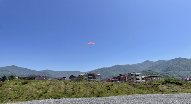 Artvin’de Engelliler Haftası kapsamında yamaç paraşütü etkinliği düzenlendi 