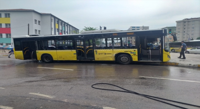 Pendik’te tır ile İETT otobüsünün çarpıştığı kazada 5 kişi yaralandı