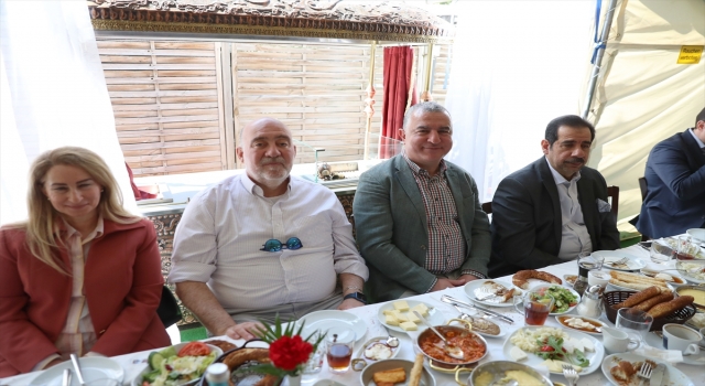 Almanya’da ”Dünya Kahvaltı Günü”nde Türk kahvaltısı tanıtıldı