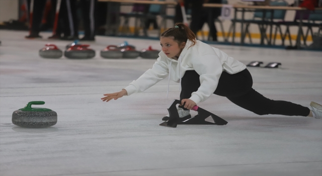 Okul Sporları Gençler Curling Türkiye Şampiyonası Kars’ta devam ediyor 