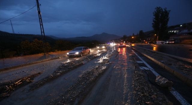 Malatya Kayseri yolunda ulaşım sağanak nedeniyle kontrollü sağlanıyor