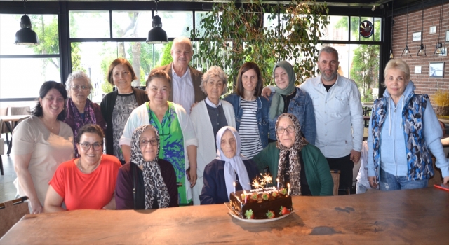Kocaeli’de 100 yaşına giren Nuriye nine ilk kez doğum gününü kutladı