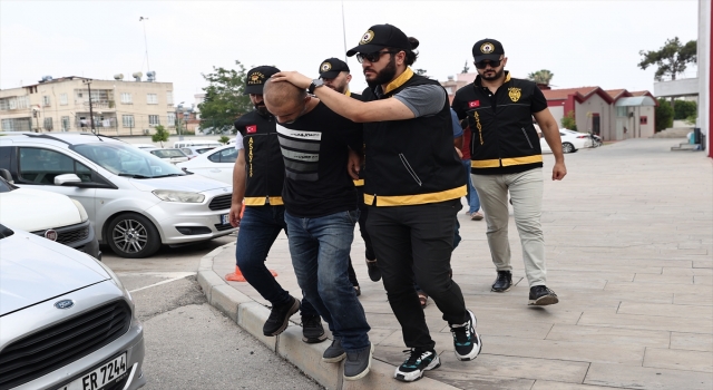 Adana’da baba ve oğlu darbedip paralarını gasbeden 2 zanlı tutuklandı