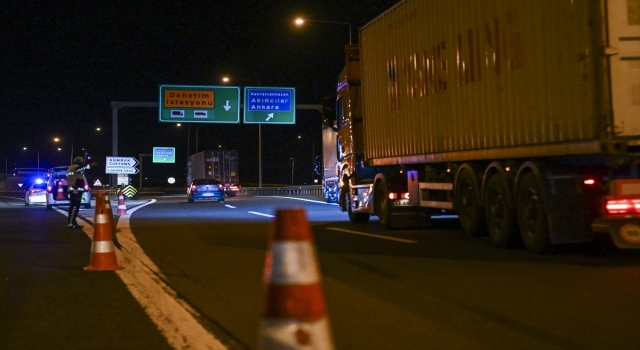 Heyelan nedeniyle kapatılan TEM Otoyolu’nun Kahramankazan gişelerinde trafik ekipleri önlem aldı 