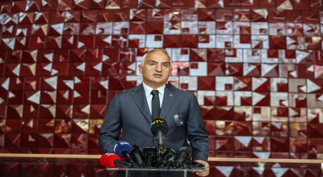 Sanatçı Özkan Uğur için AKM’de tören düzenleniyor