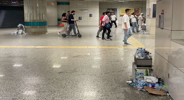 Kadıköy’de ve bazı metro istasyonlarında çöpler toplanmadı 