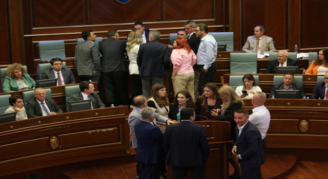 Kosova Meclisi gerginliklere rağmen çalışmalarına devam etti