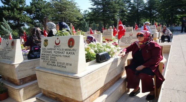 İçişleri Bakanı Yerlikaya, 15 Temmuz Şehitliği’ndeki anma törenine katıldı